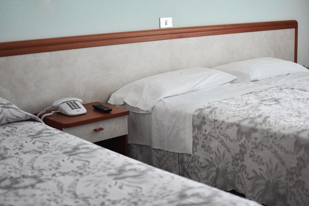 Hotel Universal Μπελάρια-Ιτζέα Μαρίνα Εξωτερικό φωτογραφία