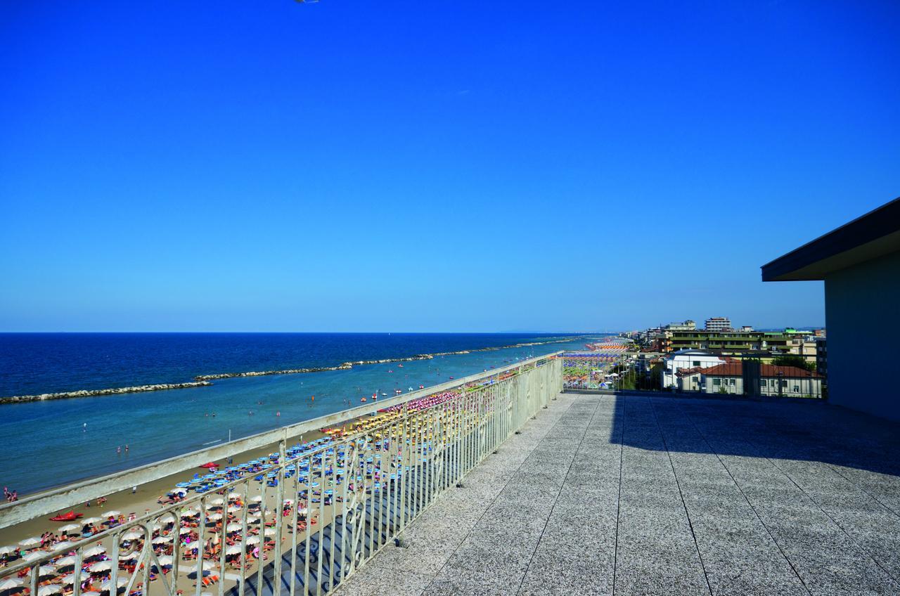 Hotel Universal Μπελάρια-Ιτζέα Μαρίνα Εξωτερικό φωτογραφία