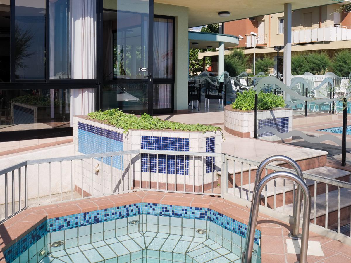 Hotel Universal Μπελάρια-Ιτζέα Μαρίνα Εξωτερικό φωτογραφία