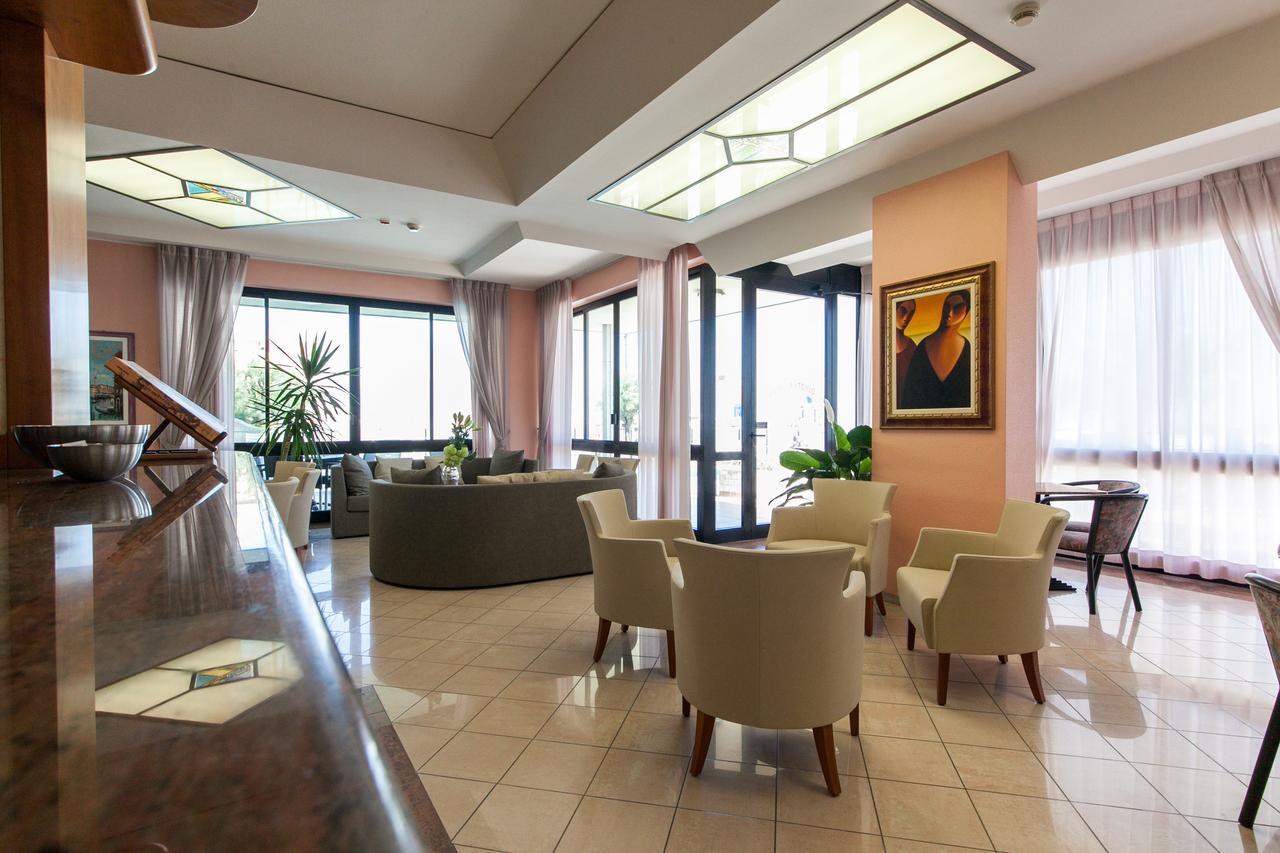 Hotel Universal Μπελάρια-Ιτζέα Μαρίνα Εξωτερικό φωτογραφία