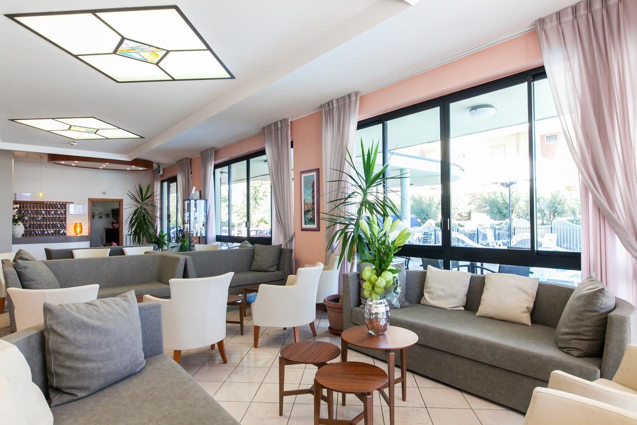 Hotel Universal Μπελάρια-Ιτζέα Μαρίνα Εξωτερικό φωτογραφία