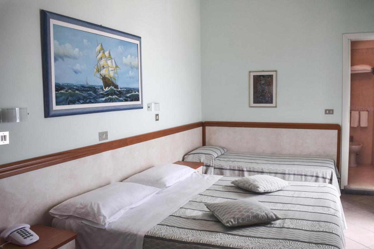 Hotel Universal Μπελάρια-Ιτζέα Μαρίνα Εξωτερικό φωτογραφία