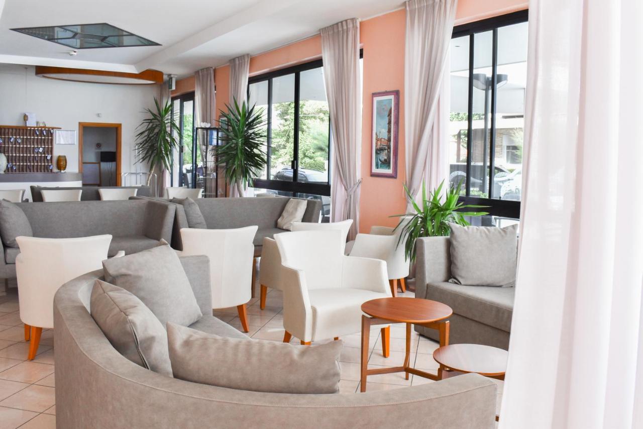 Hotel Universal Μπελάρια-Ιτζέα Μαρίνα Εξωτερικό φωτογραφία