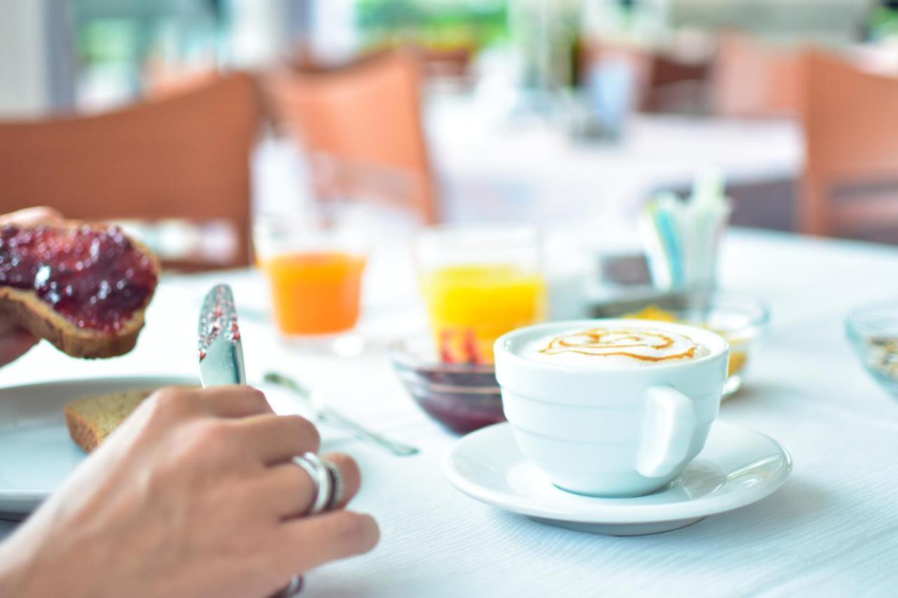 Hotel Universal Μπελάρια-Ιτζέα Μαρίνα Εξωτερικό φωτογραφία