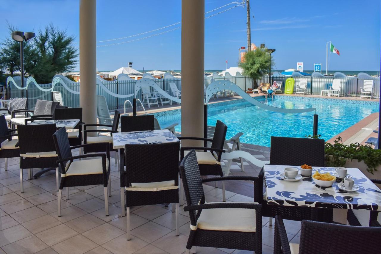 Hotel Universal Μπελάρια-Ιτζέα Μαρίνα Εξωτερικό φωτογραφία