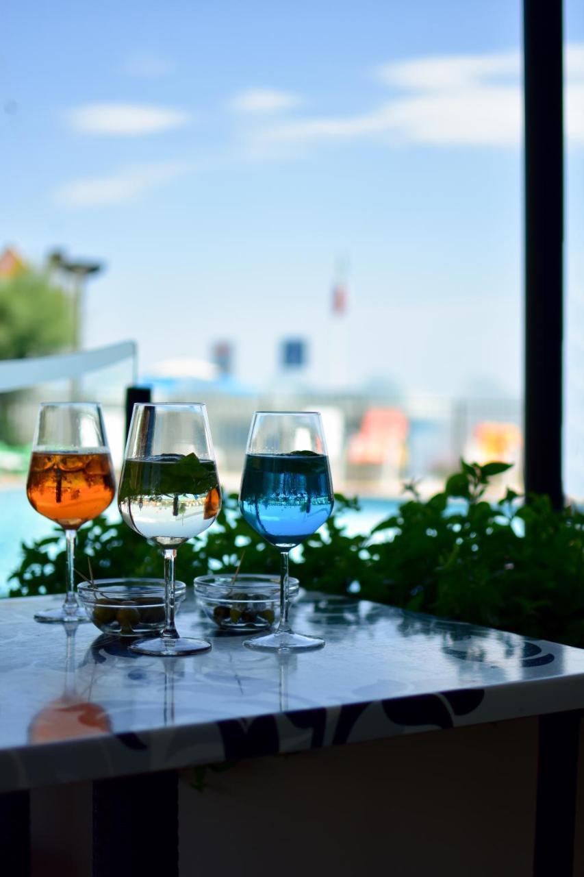 Hotel Universal Μπελάρια-Ιτζέα Μαρίνα Εξωτερικό φωτογραφία