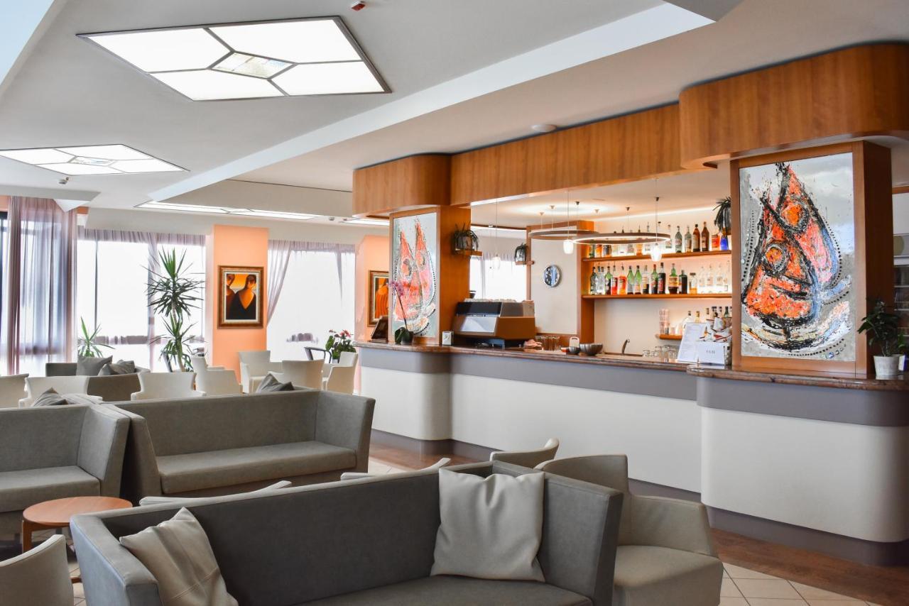 Hotel Universal Μπελάρια-Ιτζέα Μαρίνα Εξωτερικό φωτογραφία